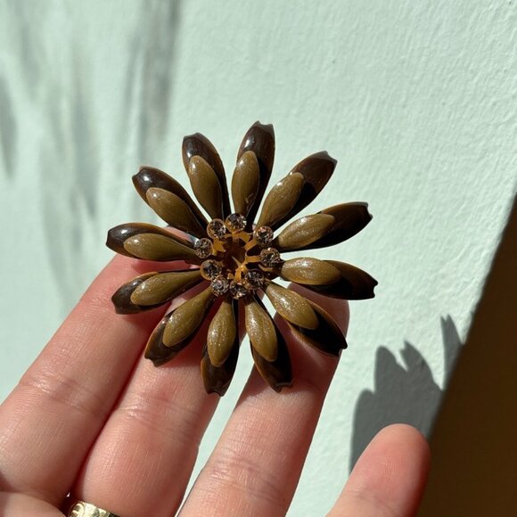 Mid-Century Resin Floral Brooch with Crystal Rhinestones - Picture 4 of 4